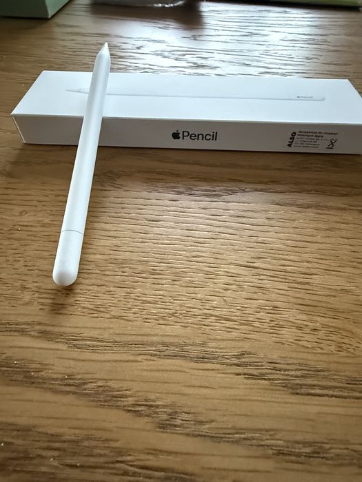 Tablet Aplle iPad Air 11 M3 ! Z Magic Keybord i rysikiem w zestwie