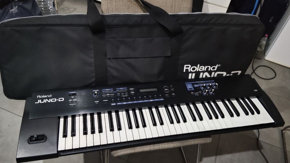 Sintetizador Roland Juno D .( Algumas teclas inoperacional ) Roland KS