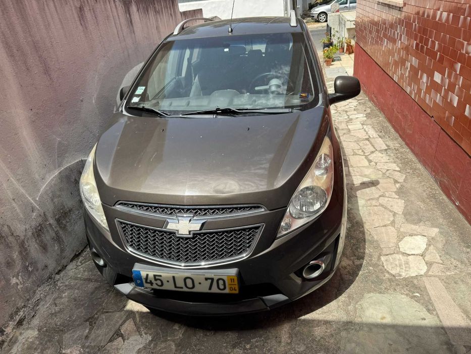 Vendo Chevrolet Spark LT, ano 2011.