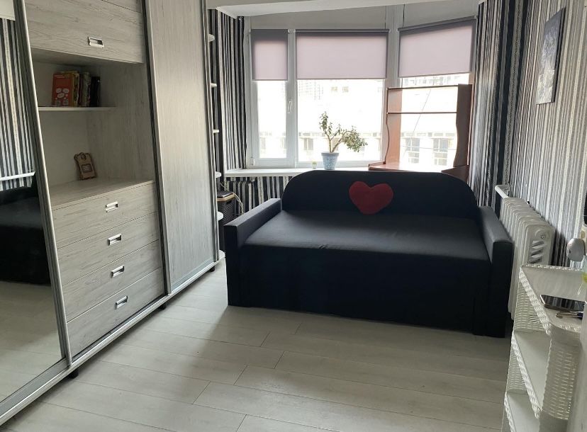 Здається кімната в гуртожитку біля ст. метро Палац Україна