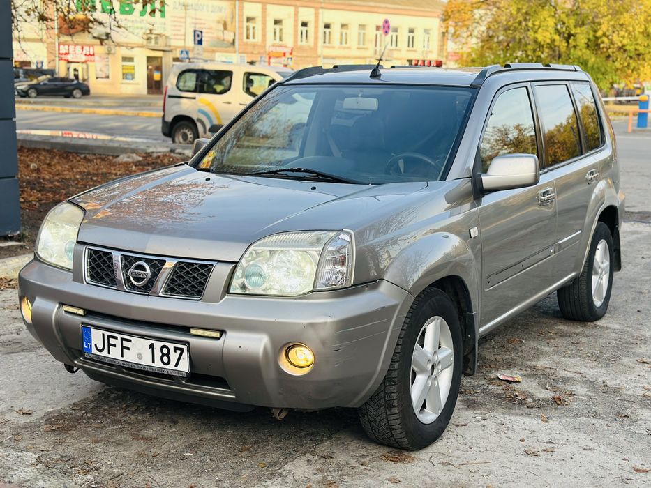 Продам Nissan X-Trail 2.2 дизель на боевом ходу !
