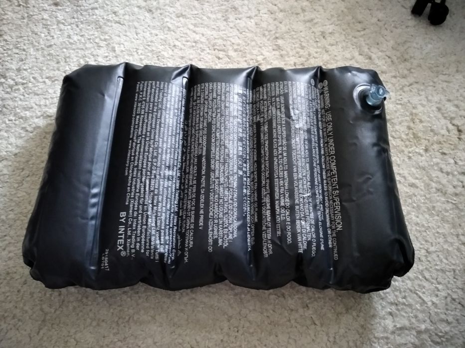 Trzy dmuchane poduszki