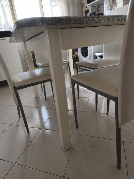 Mesa de jantar em granito
