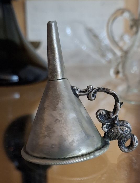 Funil de perfume da farmácia de Santa Maria Novela em Florença séc 17