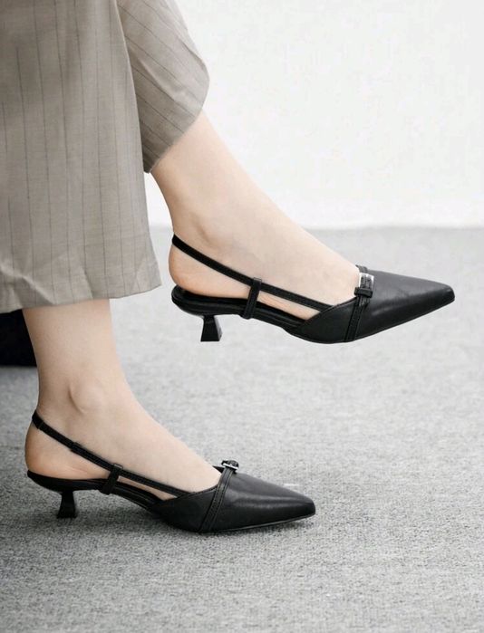 CUCCOO BIZCHIC Sapatos de salto alto pretos