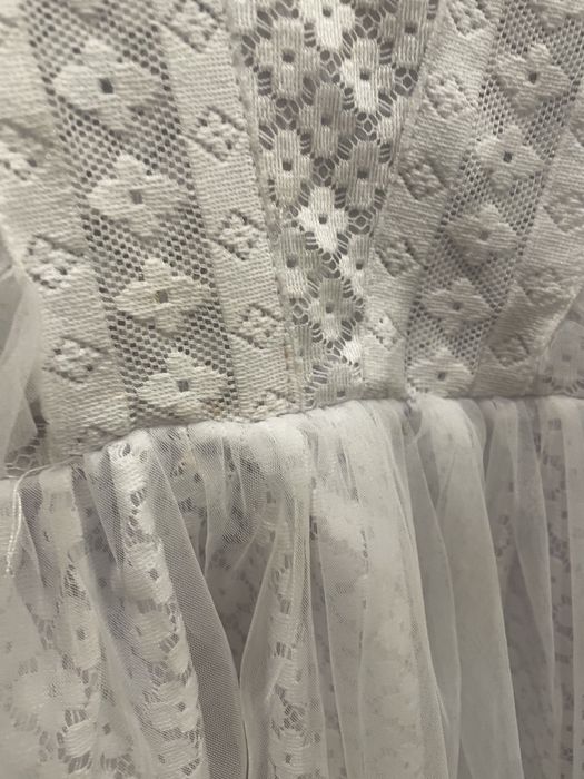 Sukienka  dla dziewczynki rozmiar 98 biala z falbankami