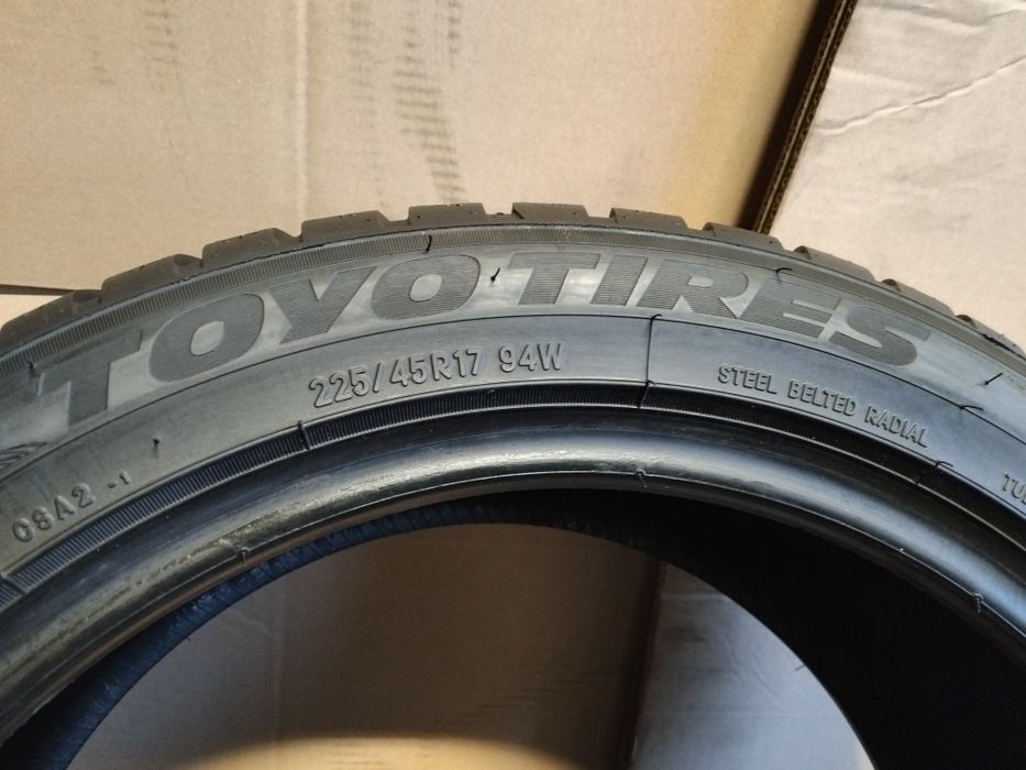 Opona całoroczna  Toyo 225/45R17  Celsius AS2 jak Nowa