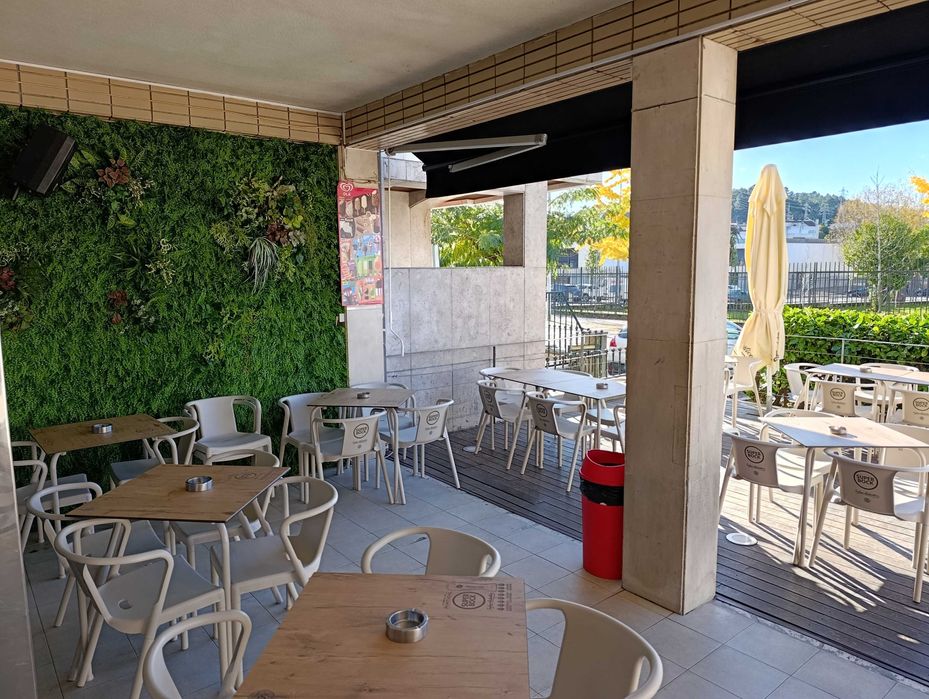 Trespasse Café/Bar em pleno funcionamento
