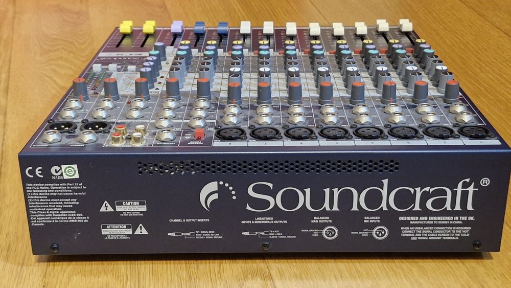 Mesa mistura Soundcraft EFX8