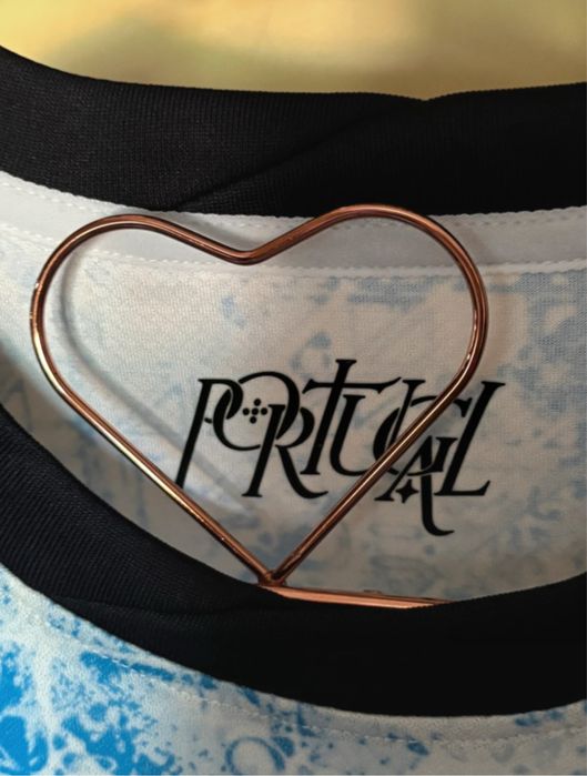 Canisola alternativa de Portugal da época 22/23 com o n° 21