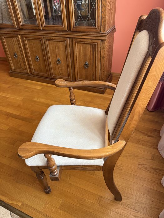 Крісла дубові в хорошому стані !