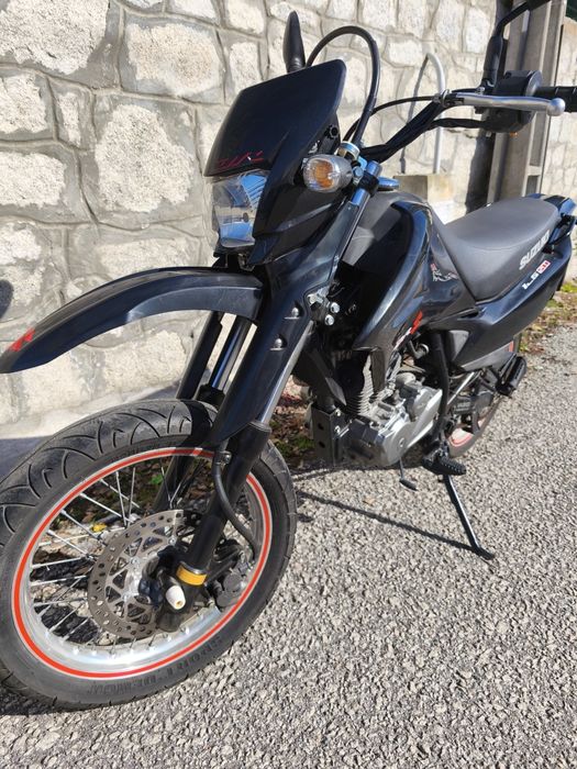 Moto Suzuki dr 125.