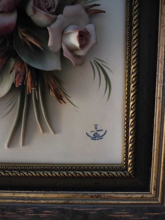 Quadro com decoração em porcelana fina