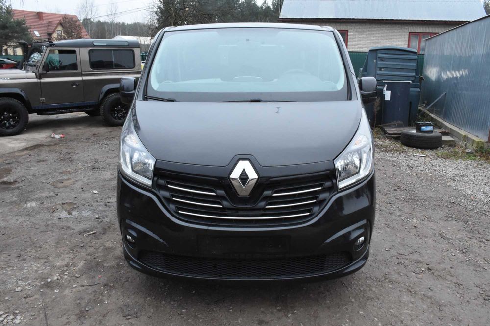 Renault Trafic 3 2017 - wnętrze fotele podsufitka tapicerka wykładzina