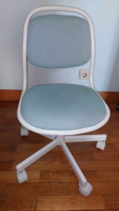 Cadeira de escritório para criança - COMO NOVA