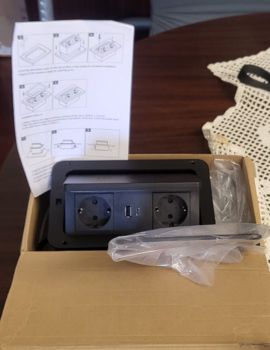 Tomada embutida para bancada