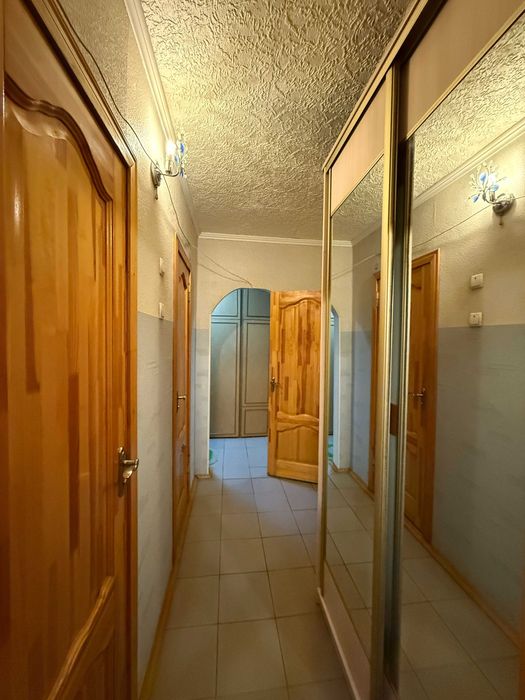 Унікальна 5+кімнатна квартира з гаражем, 2 кухнями та окремим входом