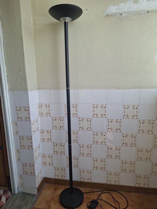 Vendo candeeiro de pe. Alto