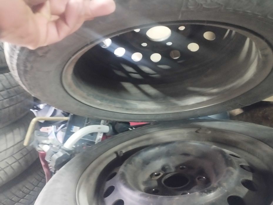 Резина з дисками Тойота ковпаки R16