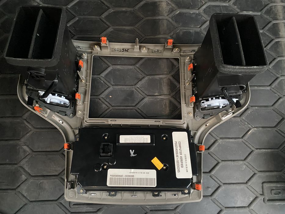 Магнітола jeep grand cherokee overlend