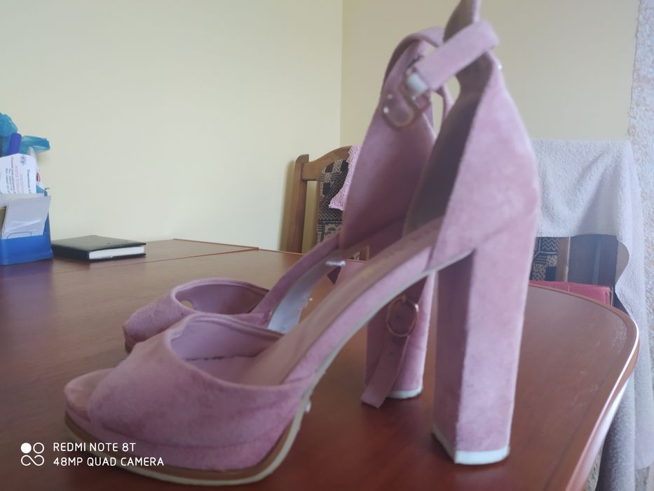 Босоніжки жіночі