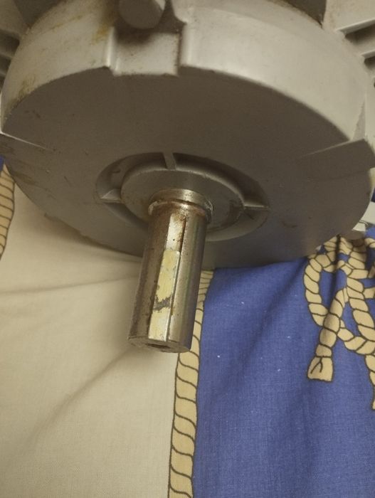 Двигатель асинхронный АИР80В8У3