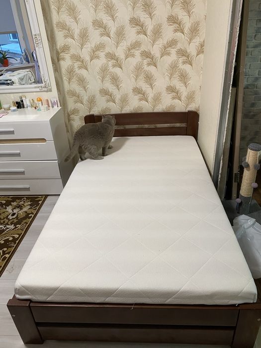 Кровать +матрас в хорошем состоянии