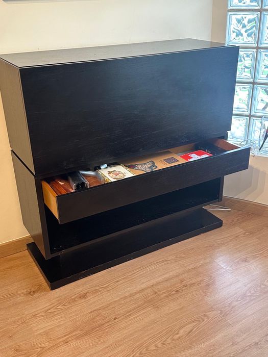 Bar com porta e gaveta