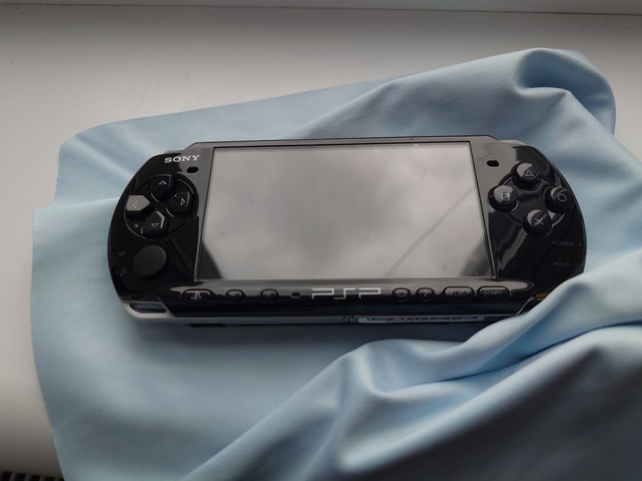 Портативна приставка Sony PlayStation Portable, PSP-3006