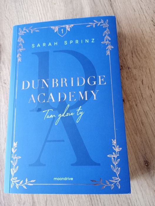 Dunbridge Academy Tam gdzie Ty Sarah Sprinz