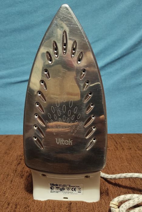 Утюг Vitek VT-1208 B.