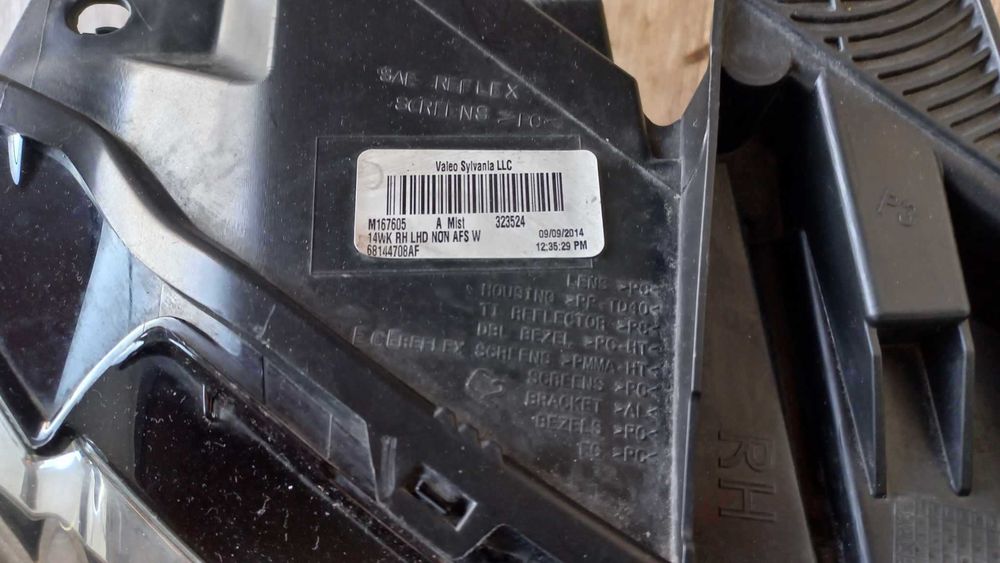 Lampa reflektor Jeep Grand Cherokee 2013- Prawa strona