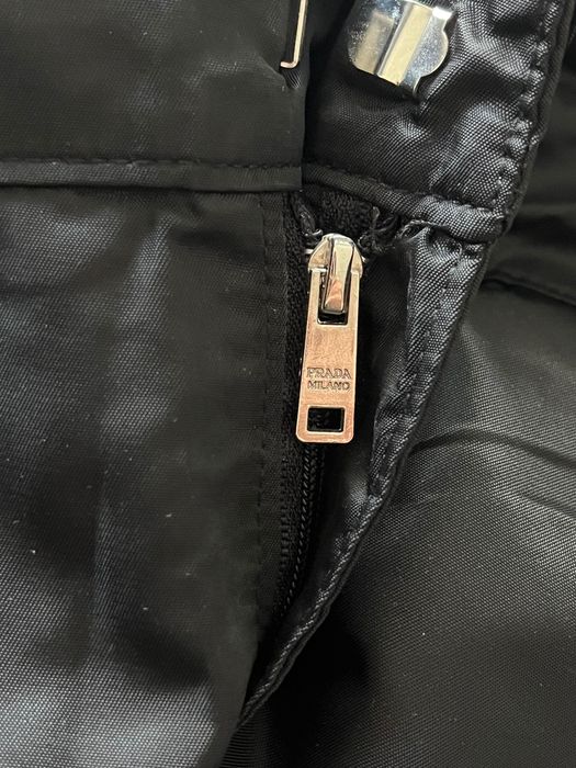 Prada spodnie nylonowe ze ściągaczem rozm L