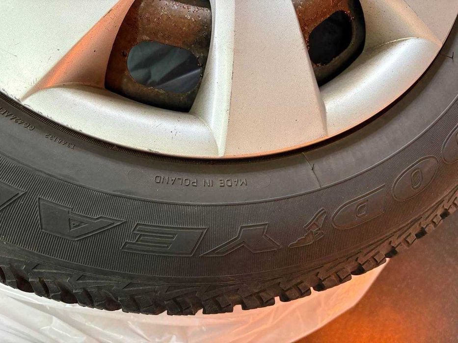 Продам Б/у Колеса 195-65-R15 4500 за всі!