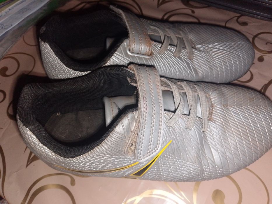 Бутсы, сороконожки, кроссовки,форма , щитки и гетры