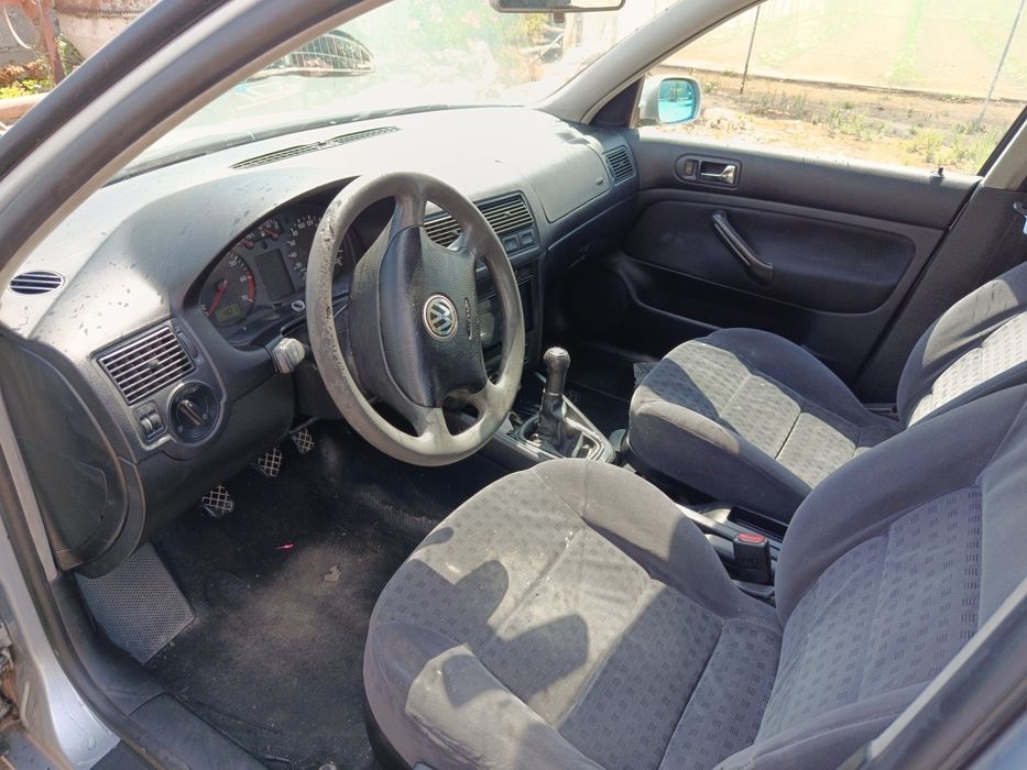 VW golf variant  avariado