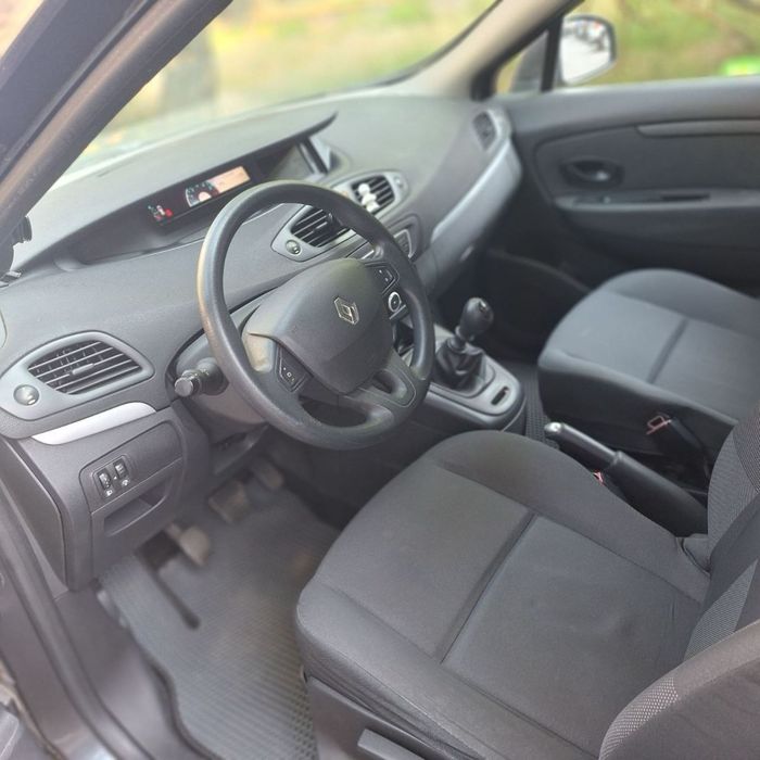 Renault Grand Scenic 2011 року