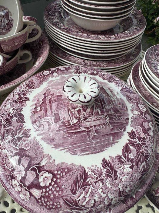 Wedgwood Ferrara – duży serwis porcelanowy, ponad 45 elementów