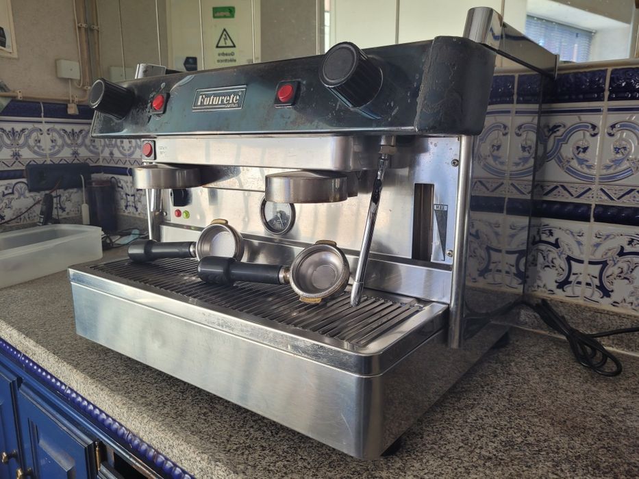 Máquina de café e moinho