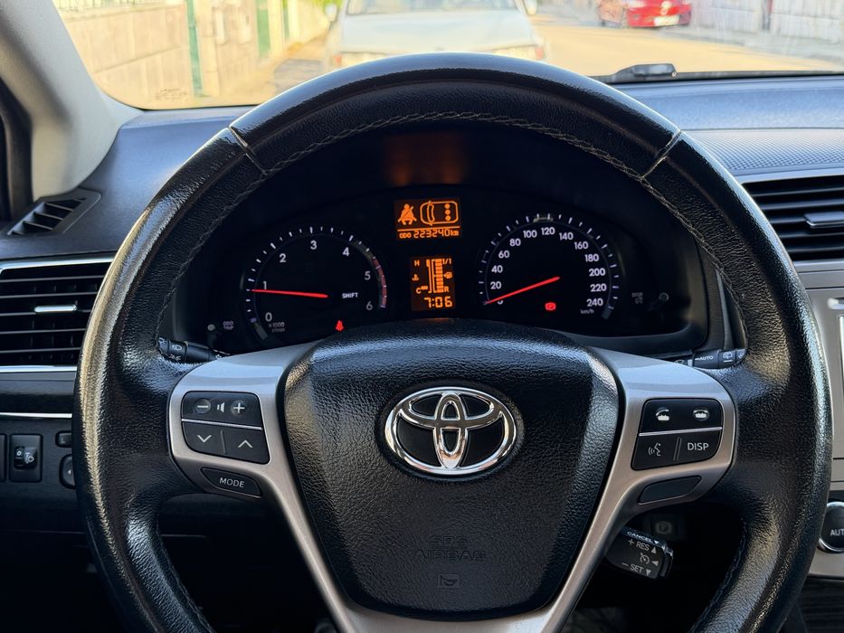 Carro Toyota Avensis