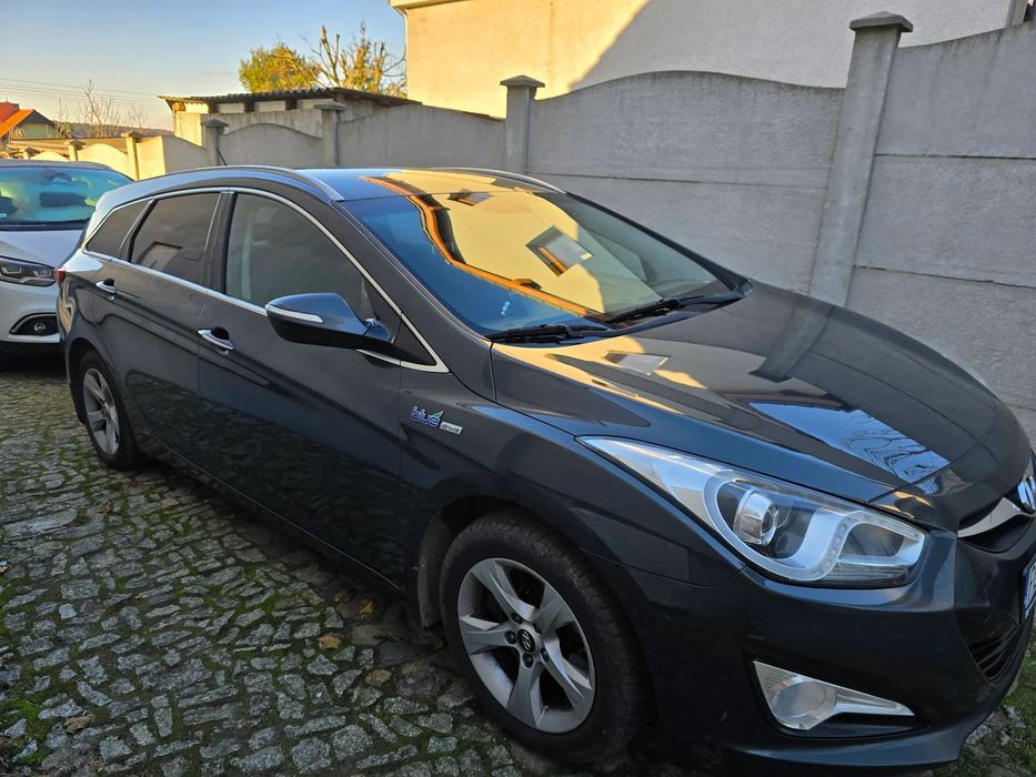 Hyundai i40 Hyundai i40 Kombi 2015 • BlueDrive • Bogate wyposażenie • CarPlay