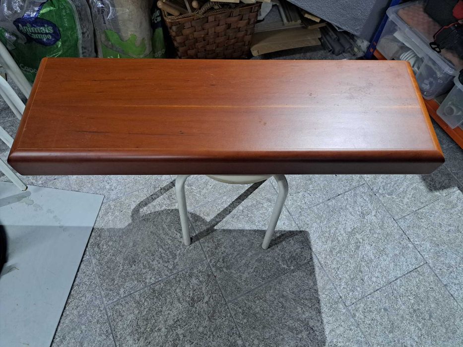 Prateleiras madeira cerejeira