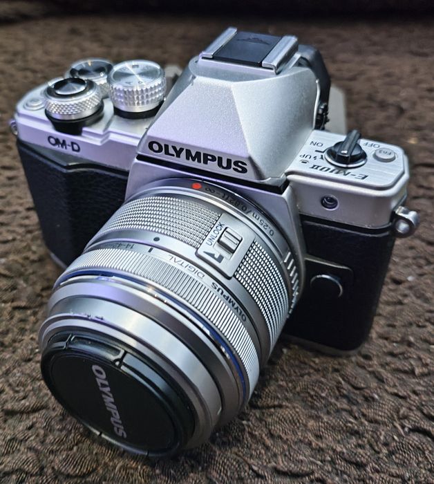 Olympus E-M10 MARK II + 14-42MM