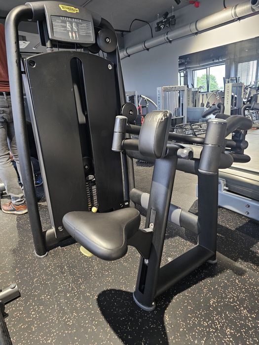 Technogym Selection Upper Back (M946) – Maszyna na Plecy |