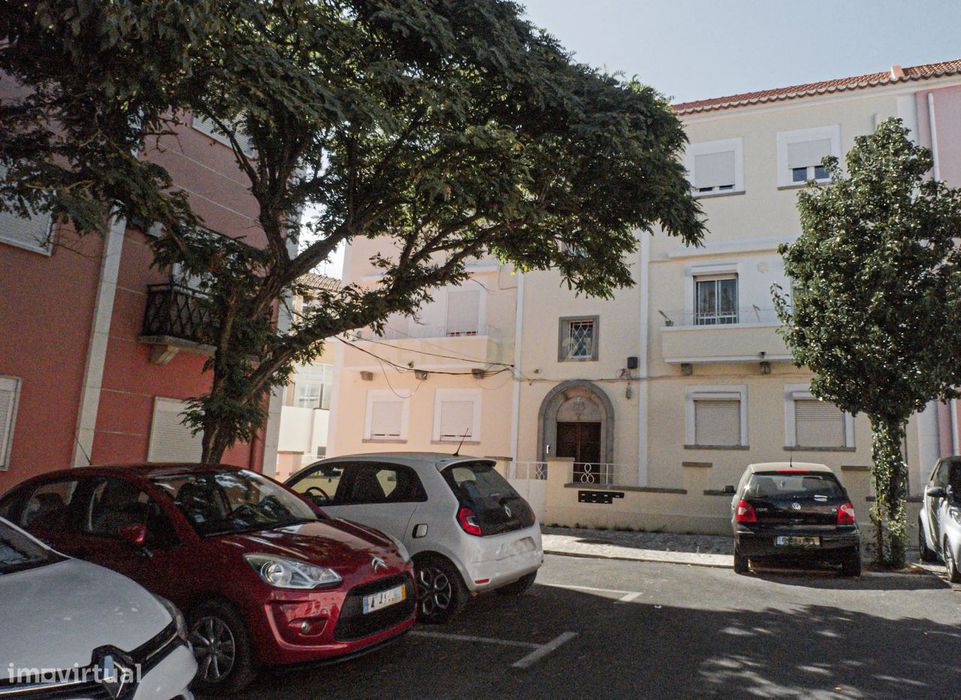 Apartamento T2 - Minas de Água, Amadora | Produto para Investidores — Mina De Água, Lisboa