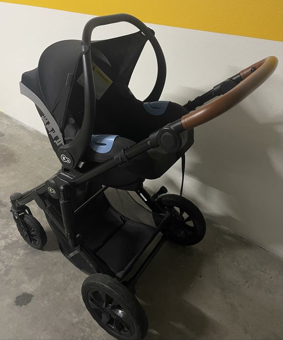 Carrinho de Bebé Kinderkraft 3 em 1 - babycoque + alcôfa + cadeirinha