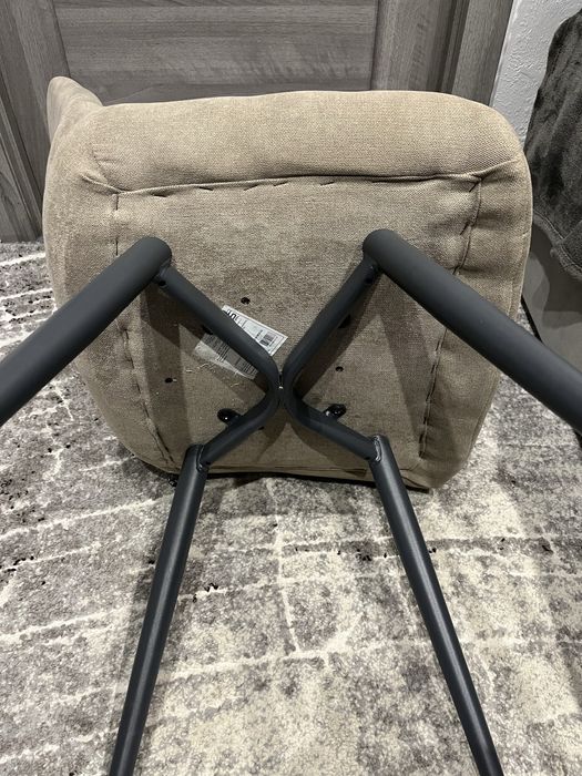 Крісло-стілець 1 шт бежевий колір Гарний Стан Розмір 45х56х88