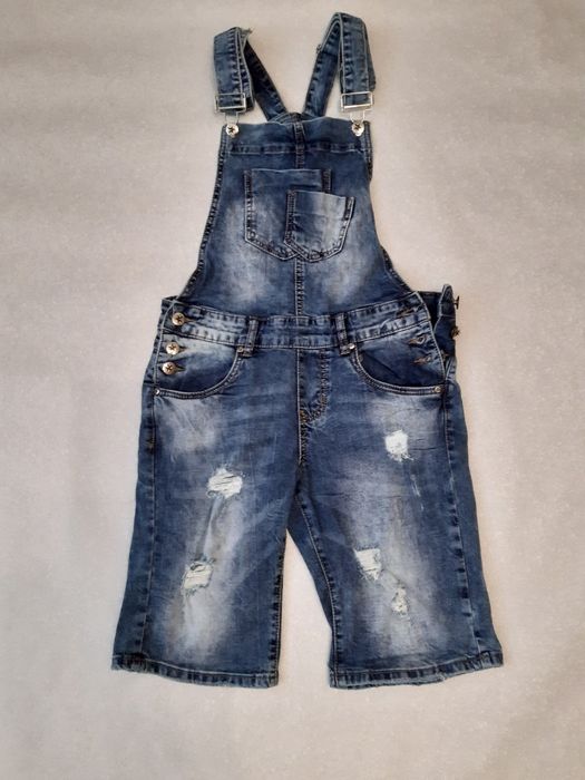 Джинсовый комбинезон-шортами на девочку.