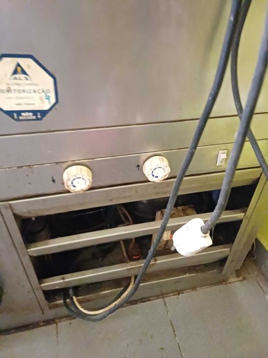 Balcão frigorífico com vitrine e móvel de inox