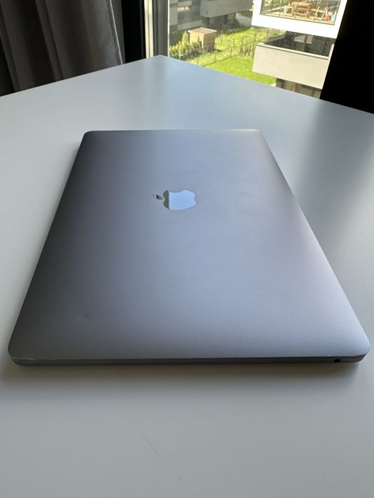 MacBook Pro 13″ 2019 – Touch Bar – Intel i5 – 8 GB RAM – 128 GB SSD